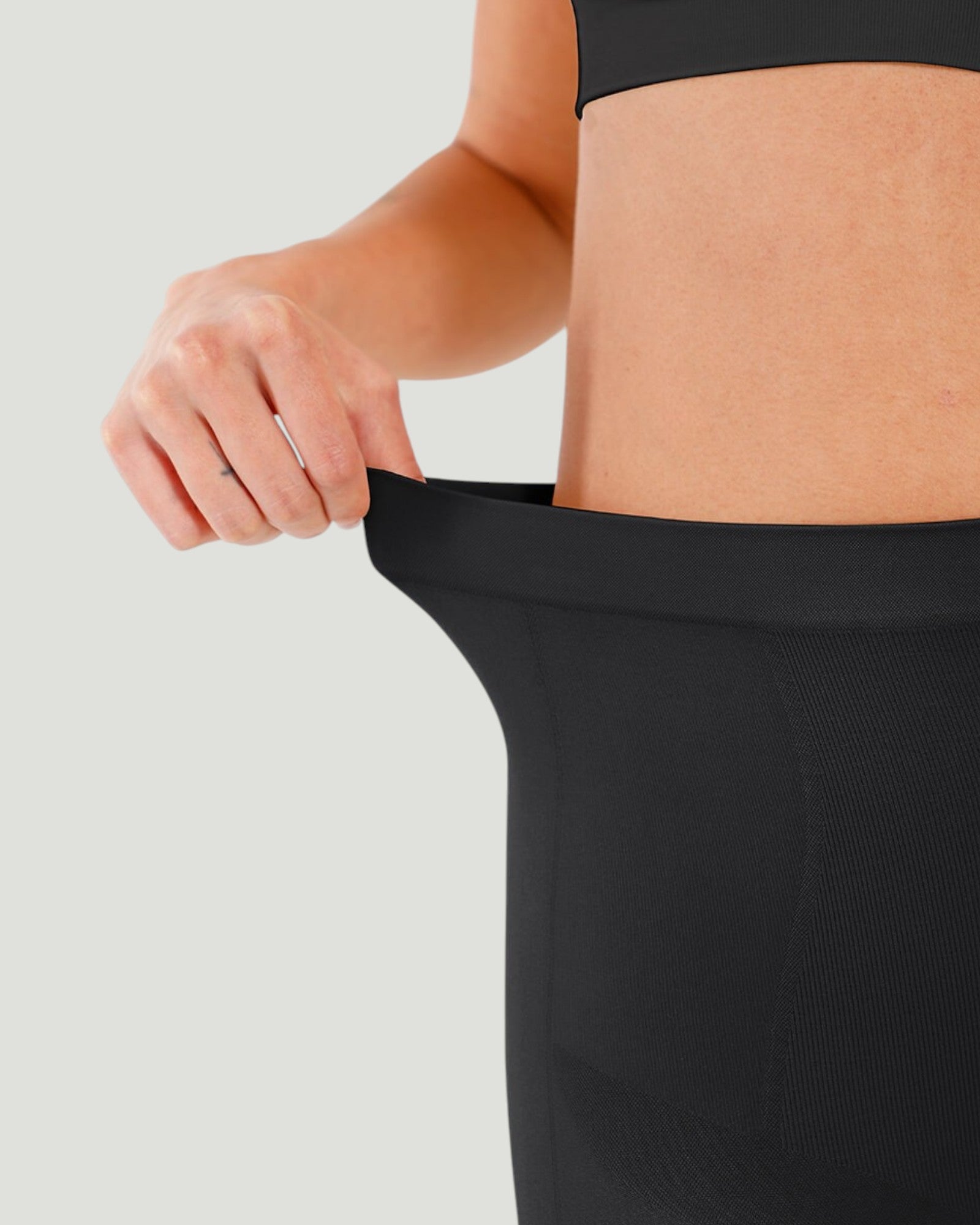 Pear Shapewear Ayla Mid-Thigh Carbon Black 3